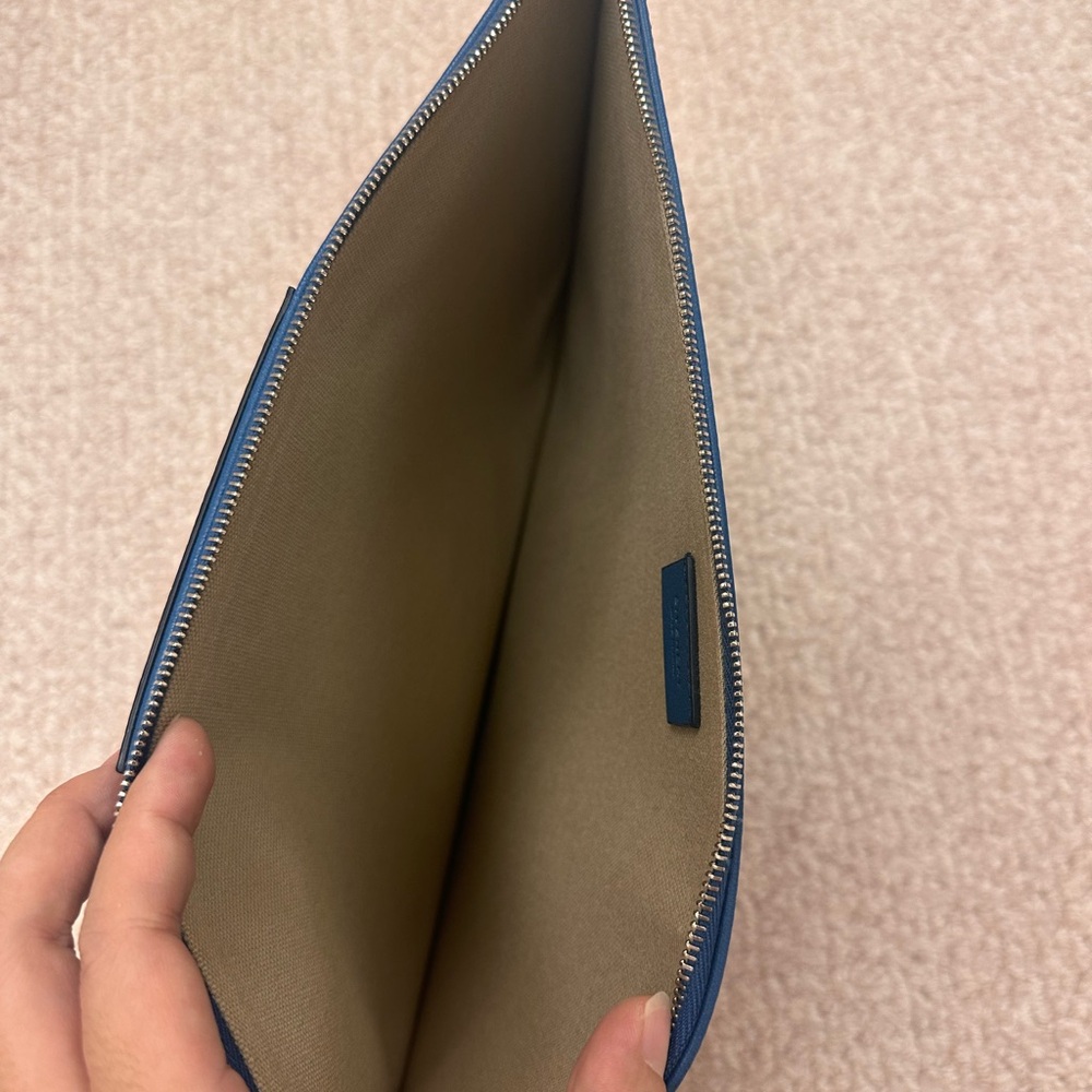 Preloved Givenchy Pouch - Picture 4 of 6